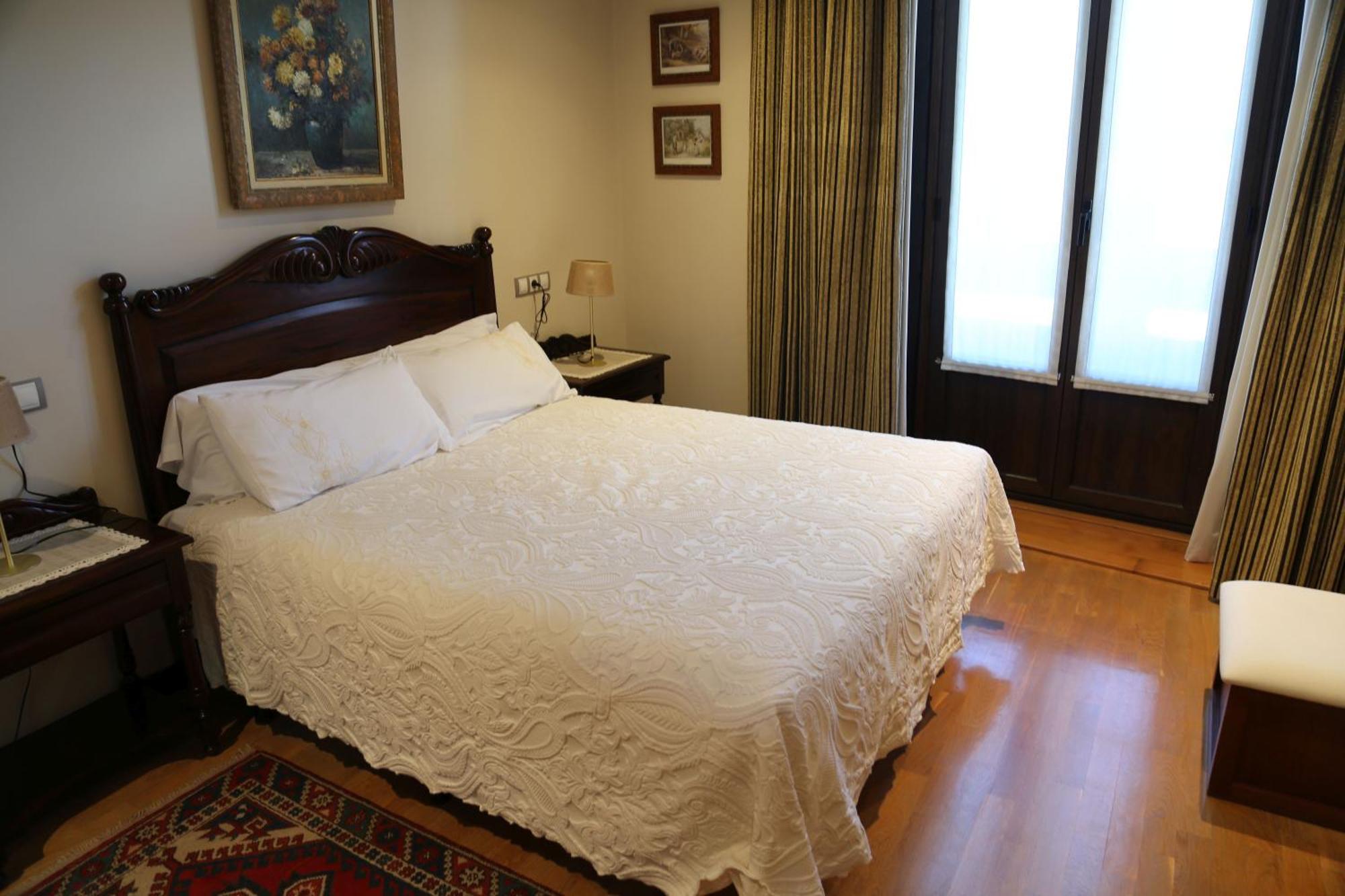 Apartamentos La Pontiga *** Infiesto Pokoj fotografie